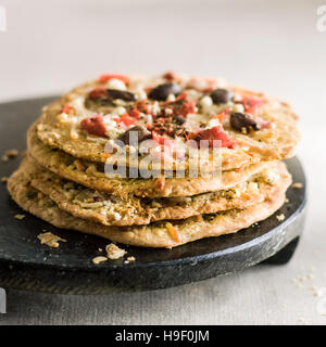 Pile de chips parmesan Banque D'Images