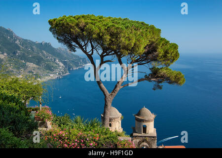 Villa Rufolo à Ravello, surplombant le golfe de Salerne, Campanie, Italie Banque D'Images