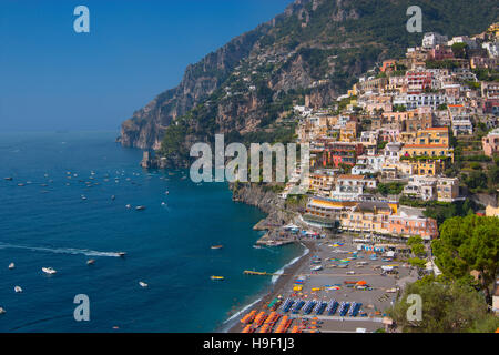 La ville de Positano sur la côte amalfitaine, Campanie, Italie Banque D'Images