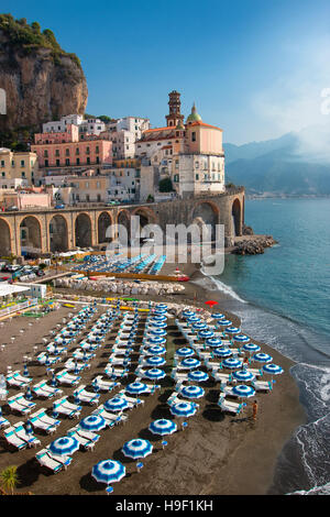 Atrani sur Amalfi Coast, Campanie, Italie Banque D'Images