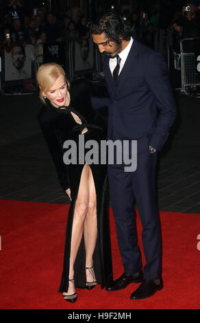 12 octobre 2016 - Nicole Kidman et Dev Patel assister à 'Lion' American Express Gala - 60e Congrès annuel BFI London Film Festival à Odéon, Leicester Squar Banque D'Images