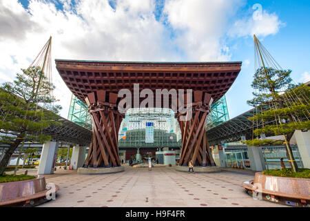 Kanazawa, JAPON - 15 Février 2015 : La gare de Kanazawa est une grande gare de Kanazawa, Ishikawa, Japon. Banque D'Images