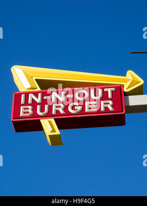 Un signe pour In-N-Out Burger à Fisherman's Wharf à San Francisco, Californie. Banque D'Images