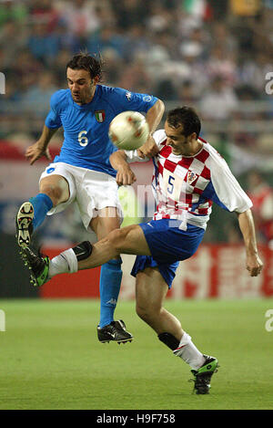 CRISTIANO ZANETTI HOUSE RAPAIC MILAN ITALIE V CROATIE PREFECTURAL KASHIMA STADIUM IBARAKI AU JAPON 08 Juin 2002 Banque D'Images