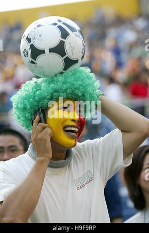 Cameroun Cameroun VENTILATEUR V ARABIE SAOUDITE SAITAMA STADIUM Tokyo JAPON 06 Juin 2002 Banque D'Images