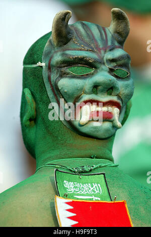 L'ARABIE SAOUDITE ARABIE SAOUDITE VENTILATEUR CAMEROUN V STADE SAITAMA SAITAMA JAPON 06 Juin 2002 Banque D'Images