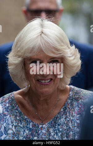 Londres, Royaume-Uni. 7 Septembre, 2016. La duchesse de Cornouailles visites Battersea Dogs and Cats Home. Banque D'Images