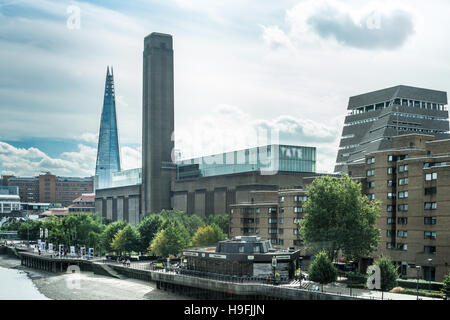 Tate Modern Gallery après reconstruction 2016, vue de la gare de Blackfriars Bridge sur la rivière Thames Banque D'Images