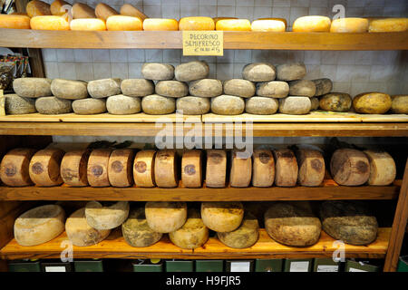 Italie, Toscane, Pienza, fromagerie, pecorino Banque D'Images