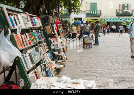 Livres d'occasion à vendre sur la rue à La Havane Banque D'Images
