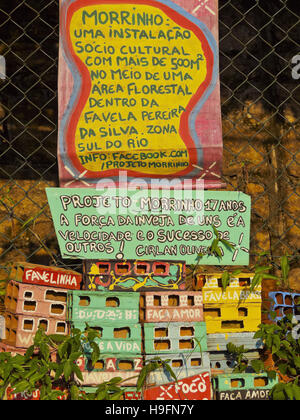 Brésil, Rio de Janeiro, Santa Teresa, Projeto Morrinho sur l'entrée de la favela Pereira da Silva. Banque D'Images