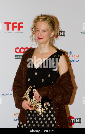 Turin, Italie. 22 Nov, 2016. L'actrice italienne Alba Rohrwacher prend part à un dîner de bienfaisance au cours de Torino Film Festival. Rohrwacher a reçu le prix "Premio Cabiria. © Marco Destefanis/Pacific Press/Alamy Live News Banque D'Images