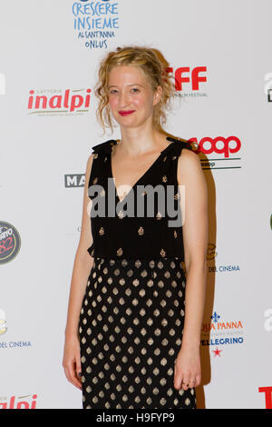 Turin, Italie. 22 Nov, 2016. L'actrice italienne Alba Rohrwacher prend part à un dîner de bienfaisance au cours de Torino Film Festival. Rohrwacher a reçu le prix "Premio Cabiria. © Marco Destefanis/Pacific Press/Alamy Live News Banque D'Images