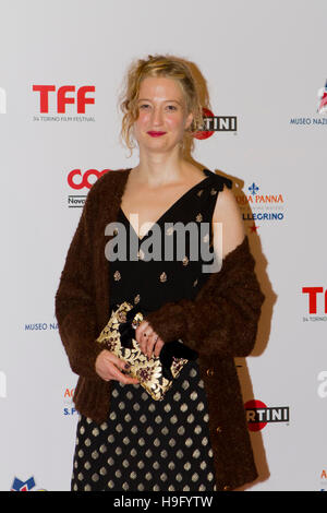 Turin, Italie. 22 Nov, 2016. L'actrice italienne Alba Rohrwacher prend part à un dîner de bienfaisance au cours de Torino Film Festival. Rohrwacher a reçu le prix "Premio Cabiria. © Marco Destefanis/Pacific Press/Alamy Live News Banque D'Images