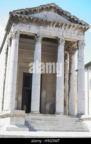 Temple d'Auguste à Pula Croatie l'architecture romaine antique Banque D'Images