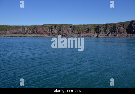 Killroom Bay est une belle plage abritée et isolée dans le Milford Haven Banque D'Images