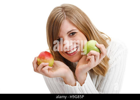 Jeune femme portant un cavalier blanc, holding apples Banque D'Images