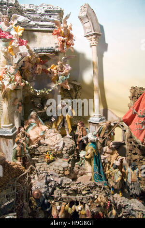 La crèche napolitaine traditionnelle dans l'église de San Domenico Maggiore, Naples, Campanie, Italie, Europe Banque D'Images