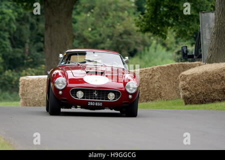 Niall Dyer à bord d'un 1959 Ferrari 250GT SWB au Chateau Impney Course 2016 Banque D'Images