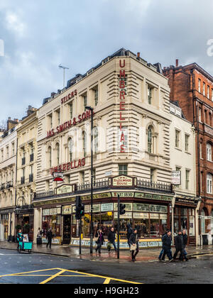 Boutique victorienne traditionnelle avant de James Smith et fils parapluies, New Oxford Street, Londres, Royaume-Uni. Banque D'Images