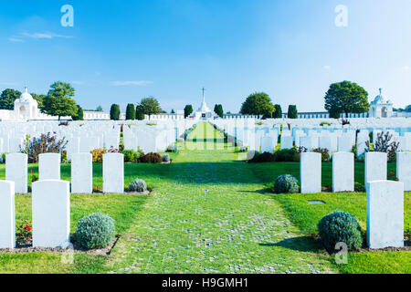 Des sépultures de guerre du Commonwealth de Tyne Cot Cemetery and Memorial près de Zonnebeke en Belgique Banque D'Images