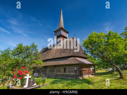 Dans l'église Saint Parascheva Budesti (Dr. Gianna Porri Budesti supérieur), l'église en bois, construite en 1532, au village de Budesti Maramures, Regio Banque D'Images