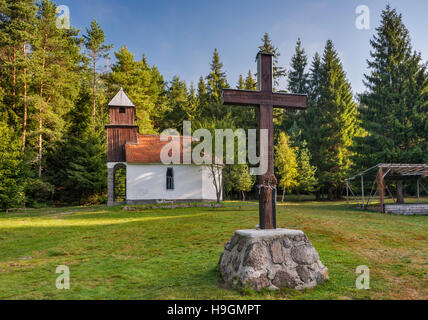 Chapelle Sainte Anne, à l'église hongroise Lacul Sfanta Ana, le lac du cratère dans l'Est des Carpates, Szekely Terre, Transylvanie, Roumanie Banque D'Images