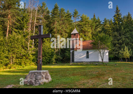 Chapelle Sainte Anne, à l'église hongroise Lacul Sfanta Ana, le lac du cratère dans l'Est des Carpates, Szekely Terre, Transylvanie, Roumanie Banque D'Images