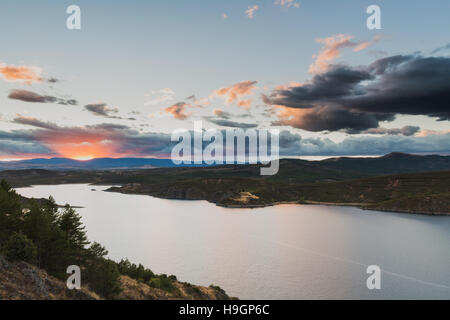 Embalse Atazar, Madrid, Espagne Banque D'Images