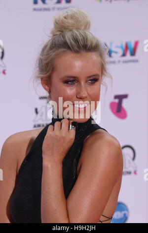 Sydney, Australie. 23 novembre 2016. Olivia Phyland arrive sur le tapis rouge pour le 30e Prix ARIA à l'étoile, Pyrmont, Sydney. Credit : Crédit : Richard Milnes/Alamy Live News Banque D'Images