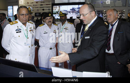 Vues d'idées-2016 exposition organisée à Karachi Expo Centre le mercredi, Novembre 23, 2016. Plusieurs protocoles d'entente (PE) ont été signés sur le premier et deuxième jour en cours de la neuvième exposition internationale en matière de défense et de séminaire (idées) 2016 qui aura lieu à l'Expo Center à Karachi. Banque D'Images