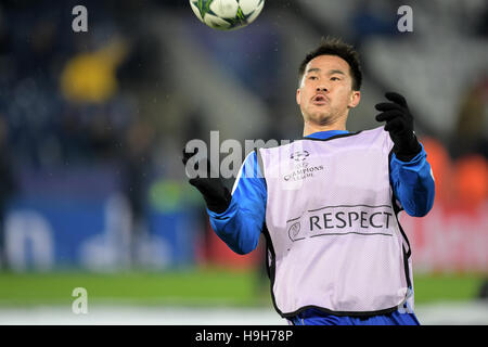 Leicester, Royaume-Uni. 22 Nov, 2016. Shinji Okazaki (Leicester) Football/soccer : Shinji Okazaki de Leicester City se réchauffe avant de la Ligue des Champions, Groupe G, match entre Leicester City 2-1 Club Brugge au King Power Stadium à Leicester, Angleterre . © EXTRÊME-ORIENT PRESSE/AFLO/Alamy Live News Banque D'Images