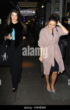 Sam Faiers vu à Inanch Clip-Ins Gold Class - lancement & Hair Show, l'Hippodrome, Leicester Square, Londres, Royaume-Uni. 22 Nov, 2016 Banque D'Images