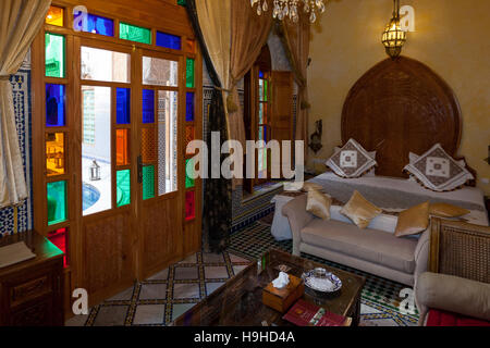 Suite Ambassadeur dans Riad Arabesque à Fès, Maroc Banque D'Images