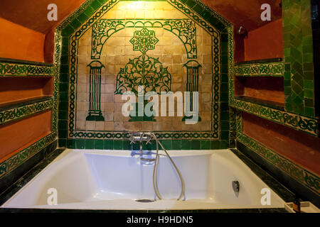 Salle de bains en Riad Arabesque, Fès Banque D'Images