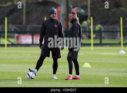 Bastian Schweinsteiger Manchester United (à gauche) et Wayne Rooney lors de la session de formation à l'Aon complexe de formation, Carrington. Banque D'Images