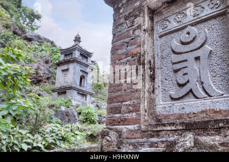 La Pagode Bich Dong, Tam Coc, Ninh Binh, Vietnam, Asie Banque D'Images