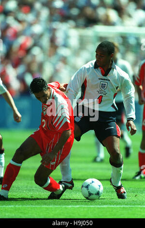 PAUL INCE & IMED BEN YOUNES ANGLETERRE V TUNISIE 17 Juin 1998 Banque D'Images