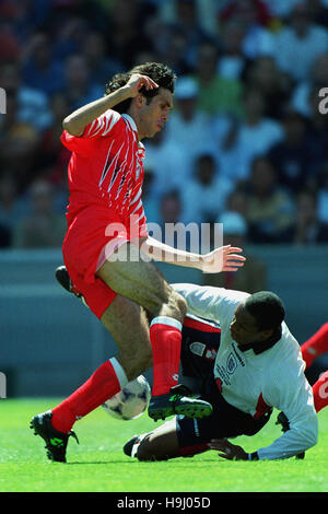 PAUL INCE & CHIHI ANGLETERRE V TUNISIE 17 Juin 1998 Banque D'Images