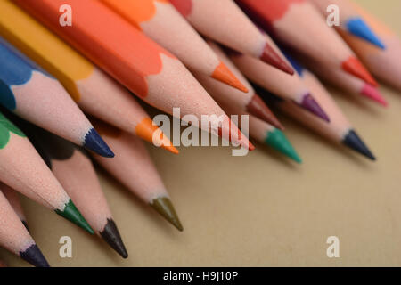 Close up of Colorful Crayons Conseils - concept de l'éducation. Banque D'Images