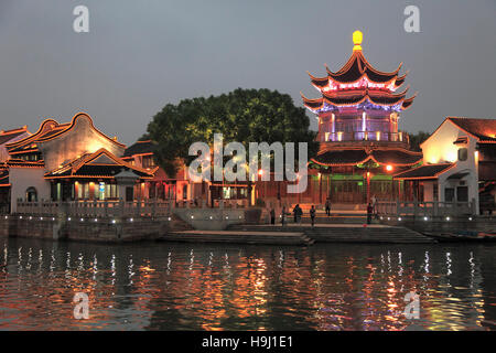 Chine, Jiangsu, Suzhou, Shantang Vieille Ville, pagode, vieilles maisons, place du canal, Banque D'Images