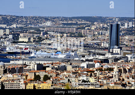 Vue aérienne de Marseille a été prise depuis le sommet de Notre Dame de la Garde Banque D'Images