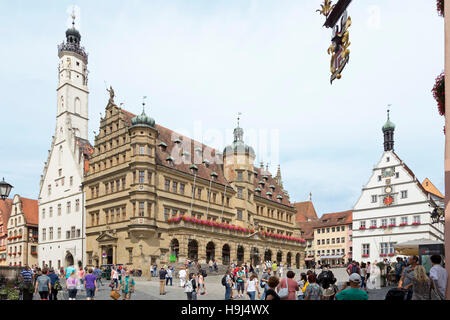 Ratsherrntrinkstube et hôtel de ville, la place du marché, de la vieille ville, Rothenburg ob der Tauber, Franconia, Bavaria, Germany Banque D'Images