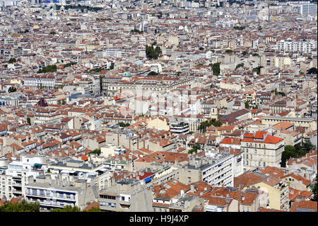 Vue aérienne de Marseille a été prise depuis le sommet de Notre Dame de la Garde Banque D'Images