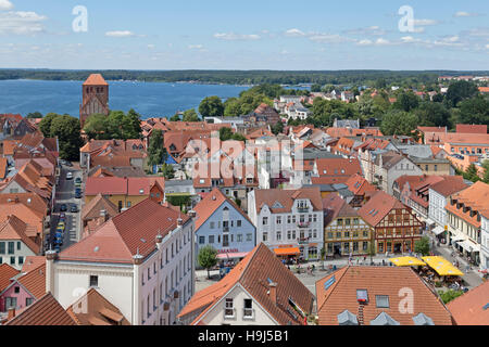 Georgenkirche, lac Mueritz, Waren, lacs de Mecklembourg, Schleswig-Holstein, Allemagne Banque D'Images