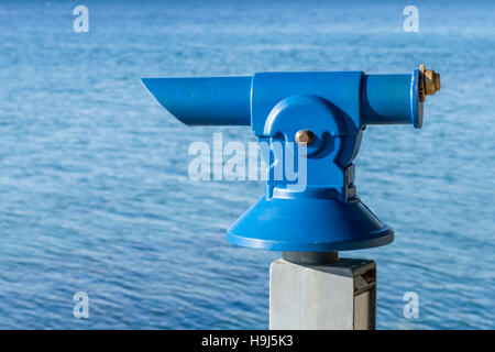 Coin operated public bleu télescope monoculaire - tourisme Banque D'Images