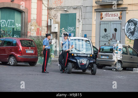 Deux carabiniers italiens, Naples, Italie du sud, de l'Europe Banque D'Images