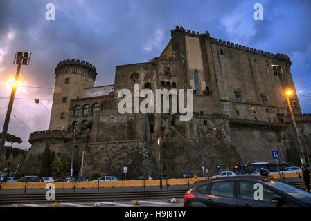 Castel dell'Ovo à evevning, Naples, Italie du sud, de l'Europe Banque D'Images