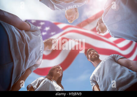 Image composite de low angle view of amis ensemble Banque D'Images