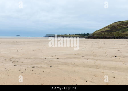 Une vaste étendue de plage de Daymer Bay, North Cornwall. La plage est très populaire auprès des familles et des visiteurs pendant la période d'été. Banque D'Images